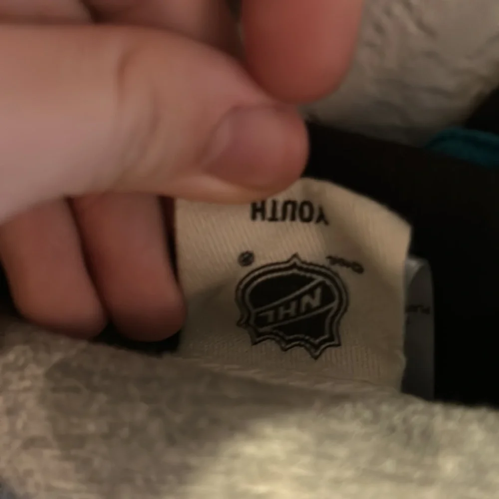 Sharks hoodie good condition size large - Picture 3 of 3